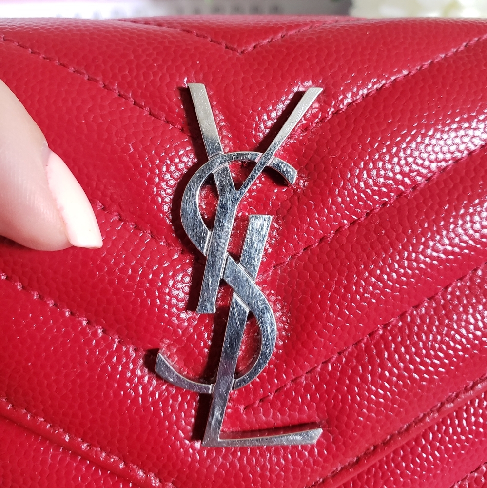 **SOLD** Authentic Pre-owned Yves Saint Laurent Grain De Poudre Compact Wallet - Picture 5 of 16